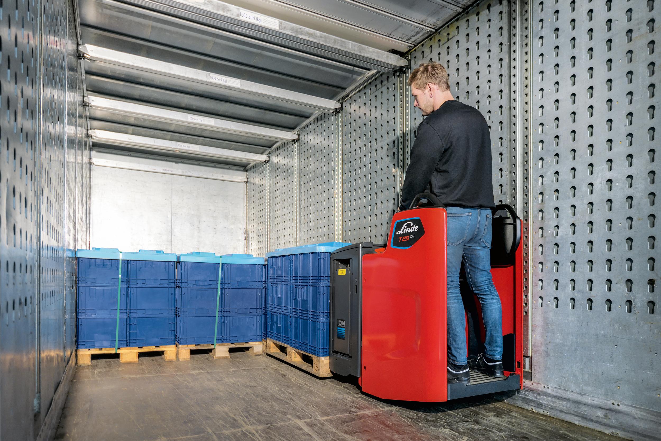 Linde T20F - Laden en lossen via een laaddock