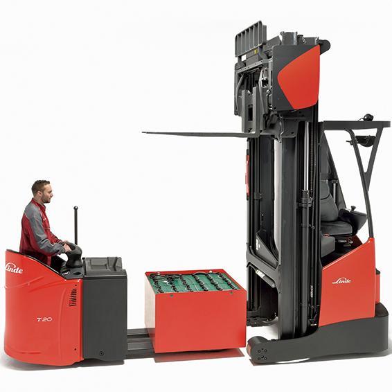 Linde R17 X HD reachtruck batterijwissel met een Linde T20