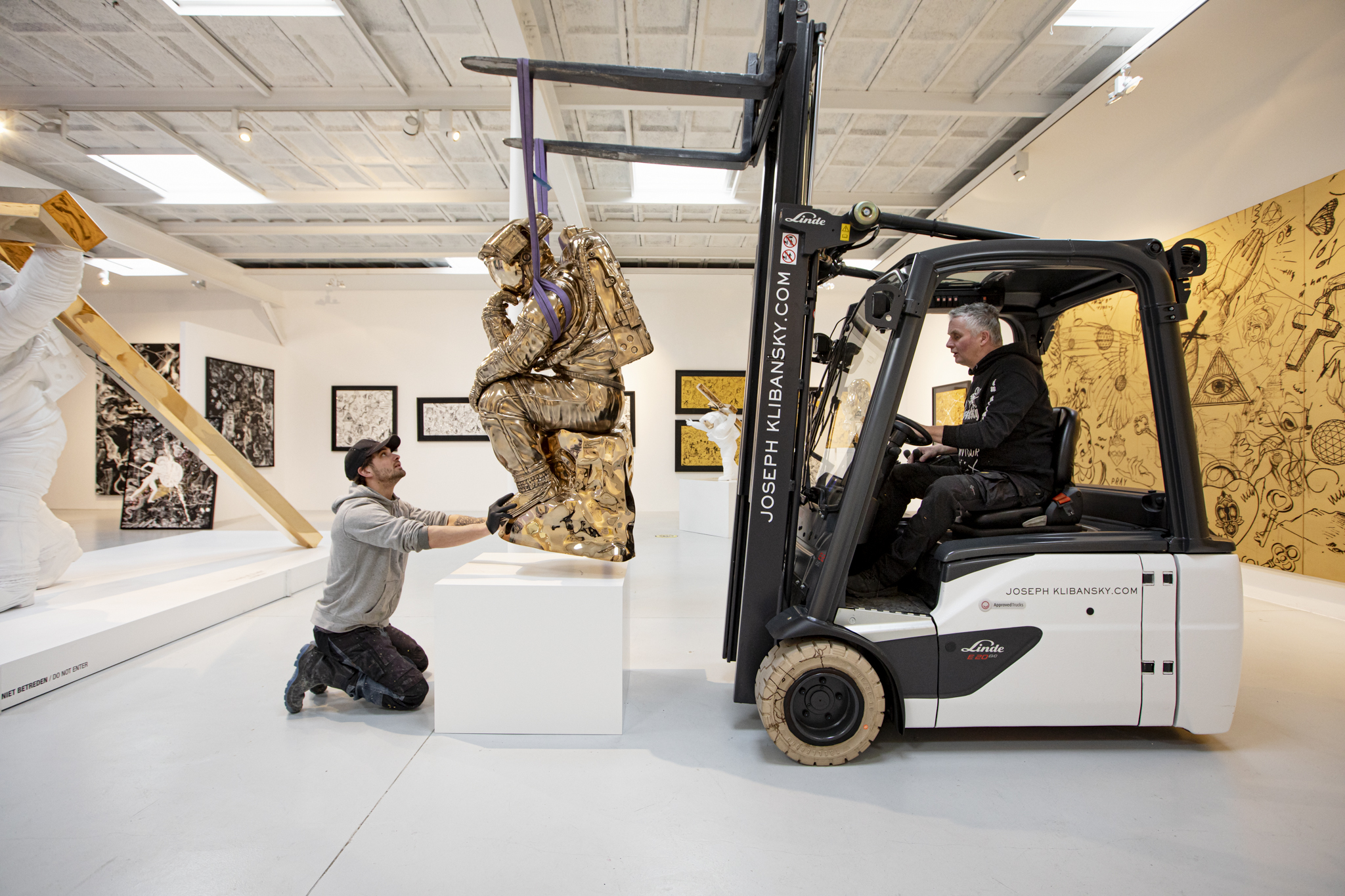 Kostbare kunsttransporten met de Linde heftrucks bij Joseph Klibansky