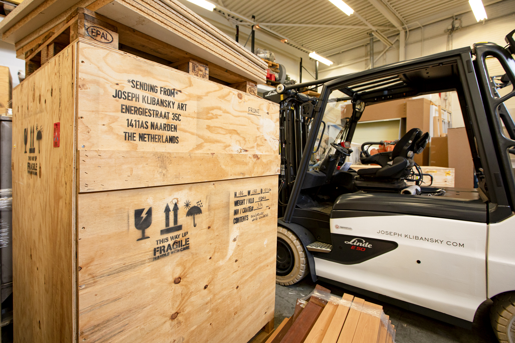 Kostbare kunsttransporten met de Linde heftrucks bij Joseph Klibansky