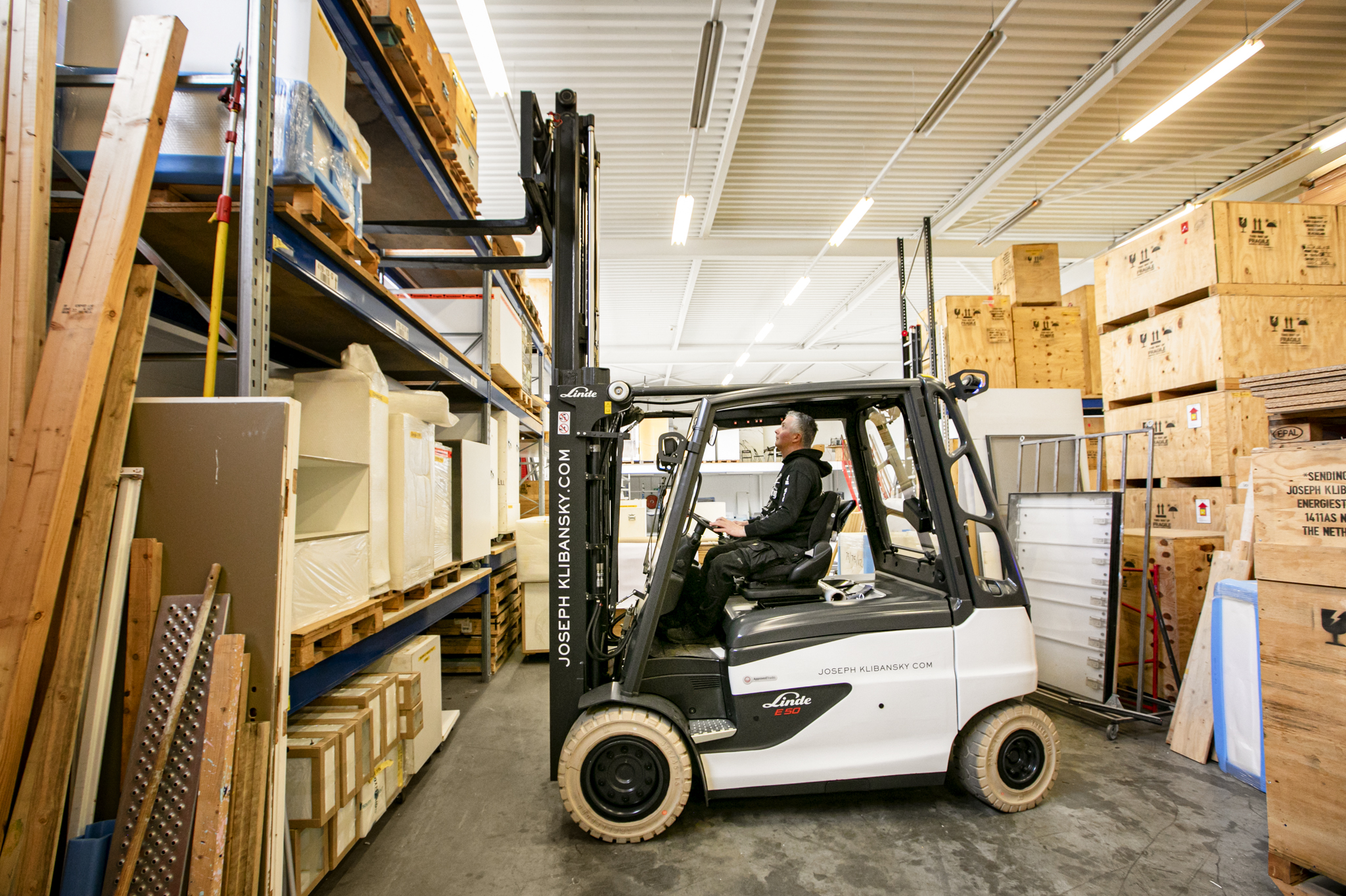 Kostbare kunsttransporten met de Linde heftrucks bij Joseph Klibansky