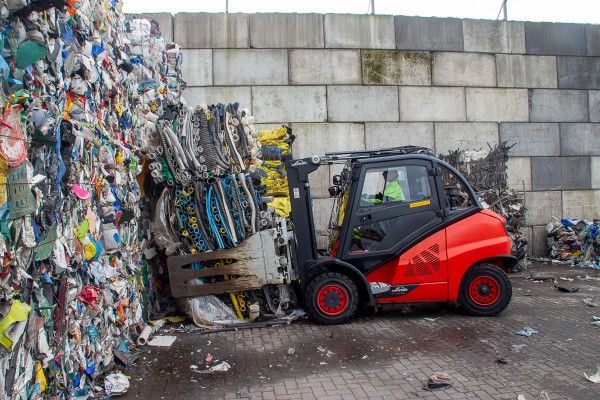 van werven kunststofrecycling Linde heftrucks