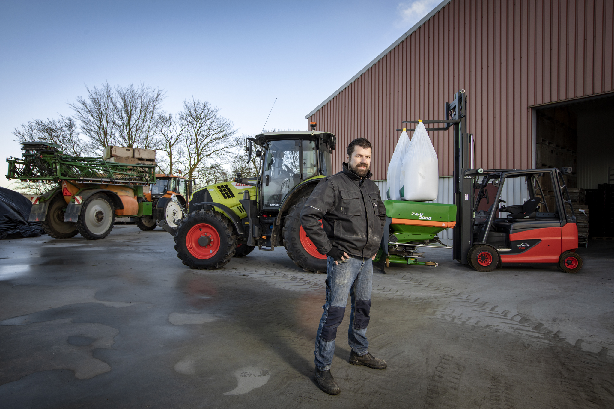 Slootman-Claassen - akkerbouw Linde trucks op land