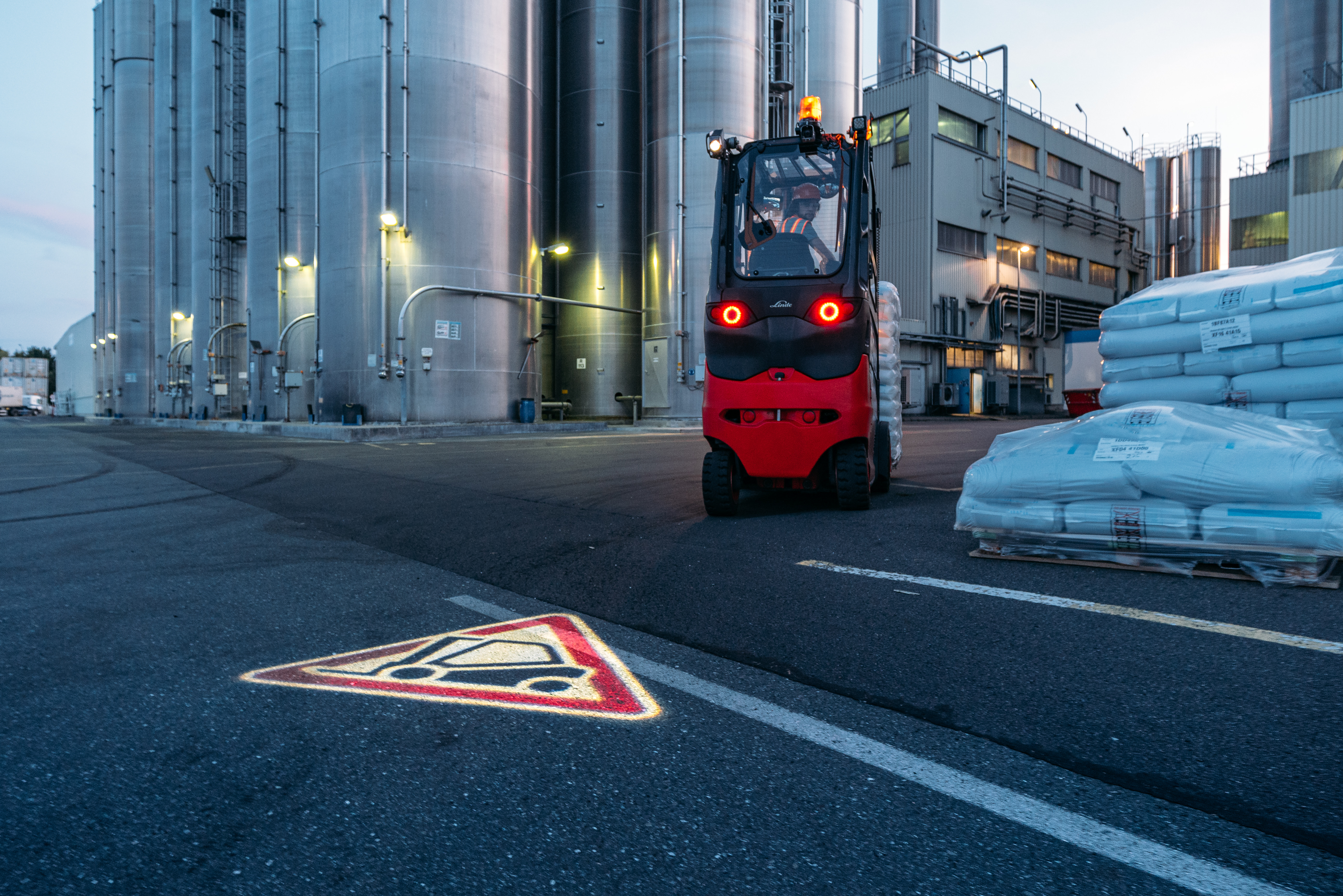 Linde TruckSpot buiten voor veilig achteruitrijden