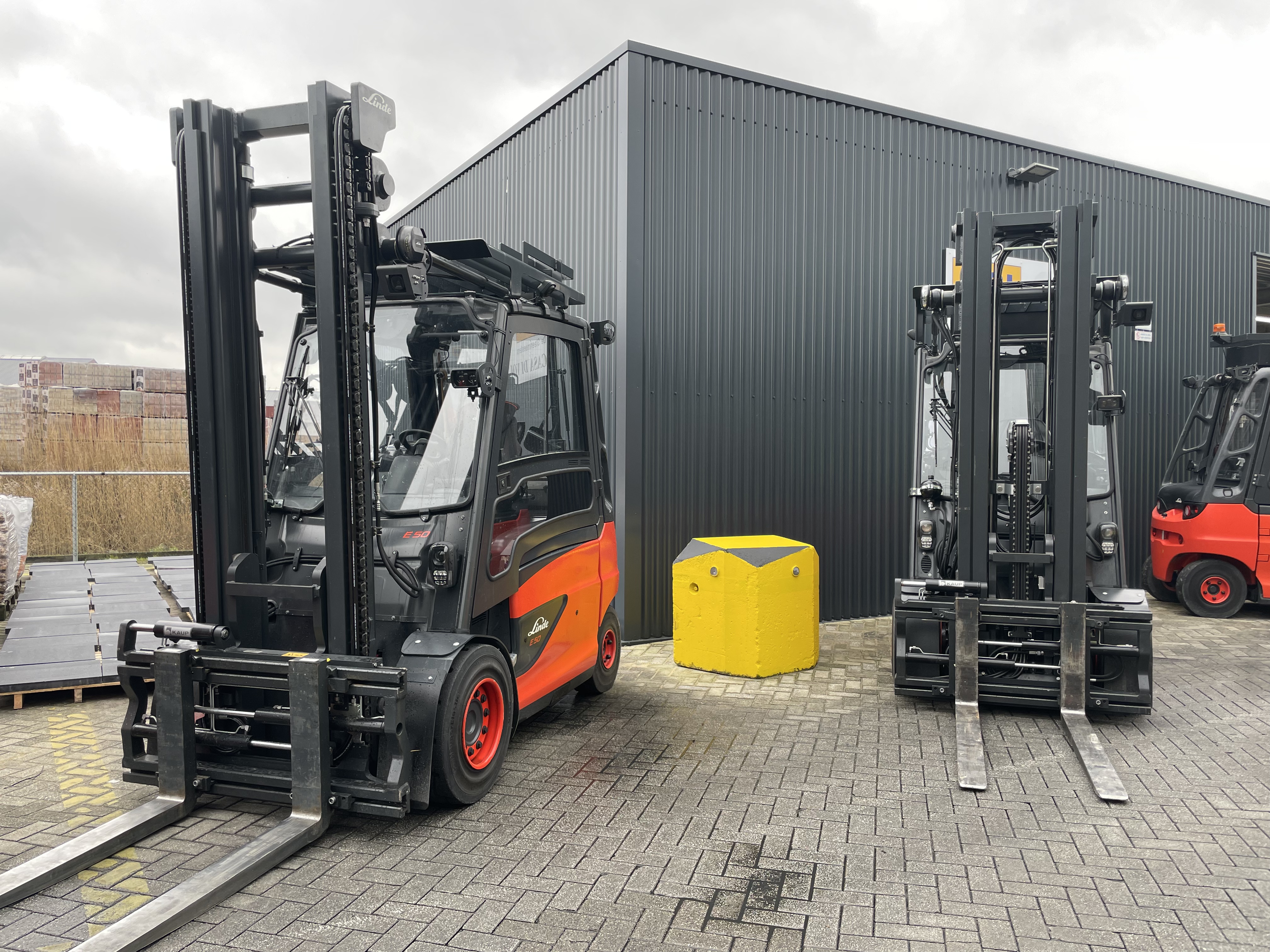 Elektrische Linde trucks voor MBI De Steenmeesters