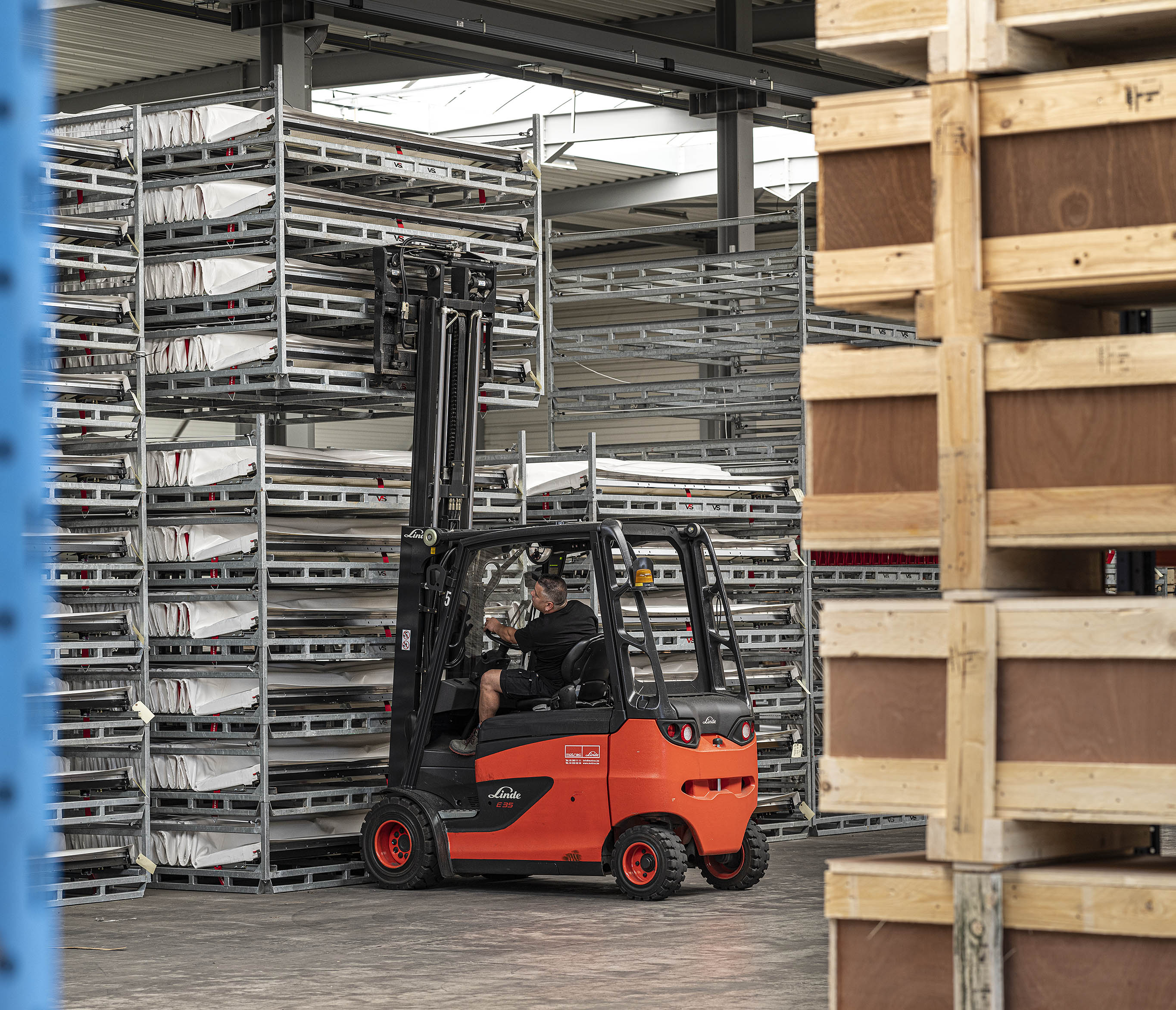 Versus-Omega kiest voor gebruikte heftrucks uit Linde Approved Trucks programma