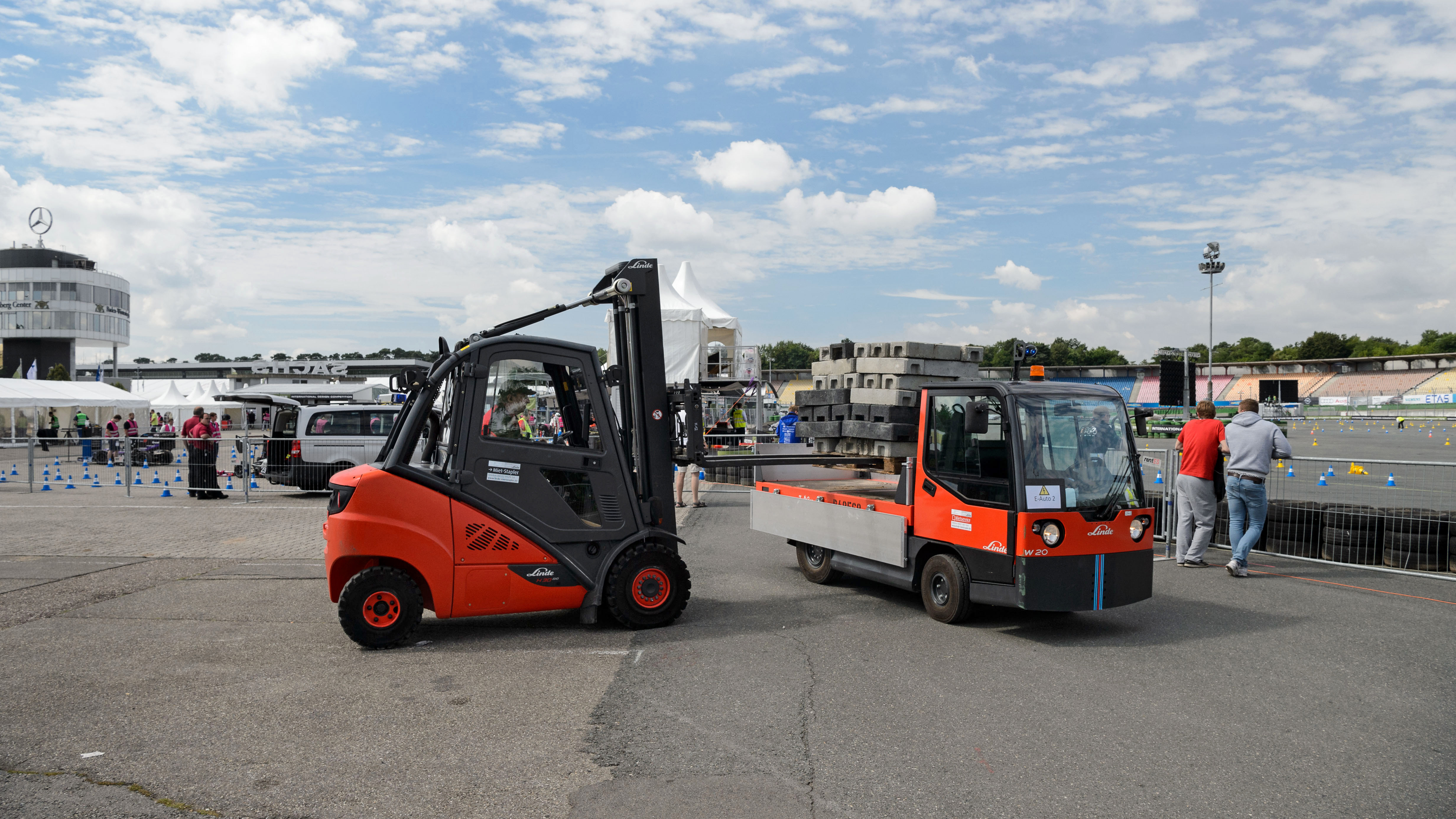 Heftrucks op een event